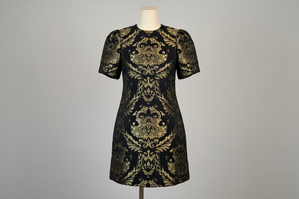Robe Courte Noir & Or Élégance