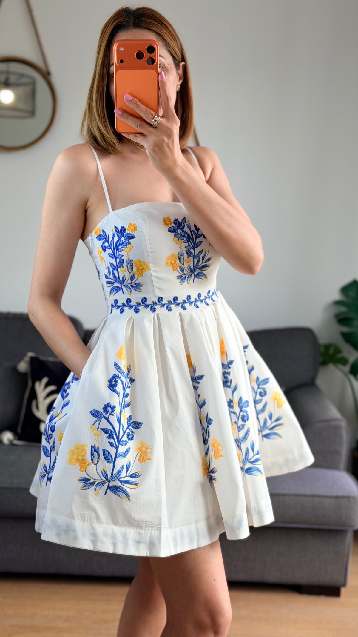 Robe Courte Fleurie Brodée – Blanc