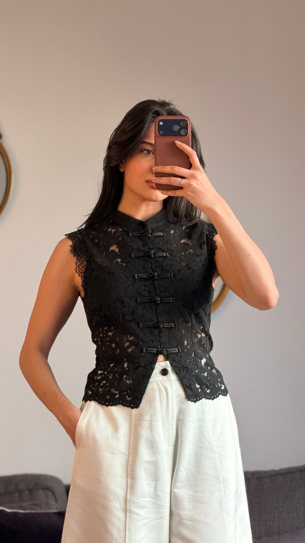 Gilet sans manches noir en dentelle