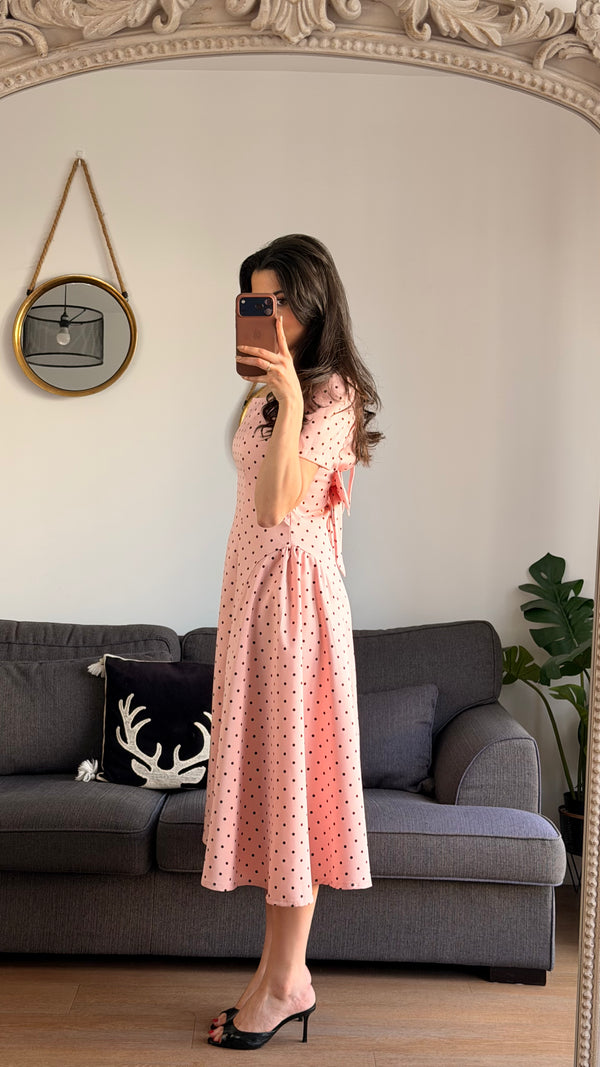Robe Rose Élégante à Pois Noirs