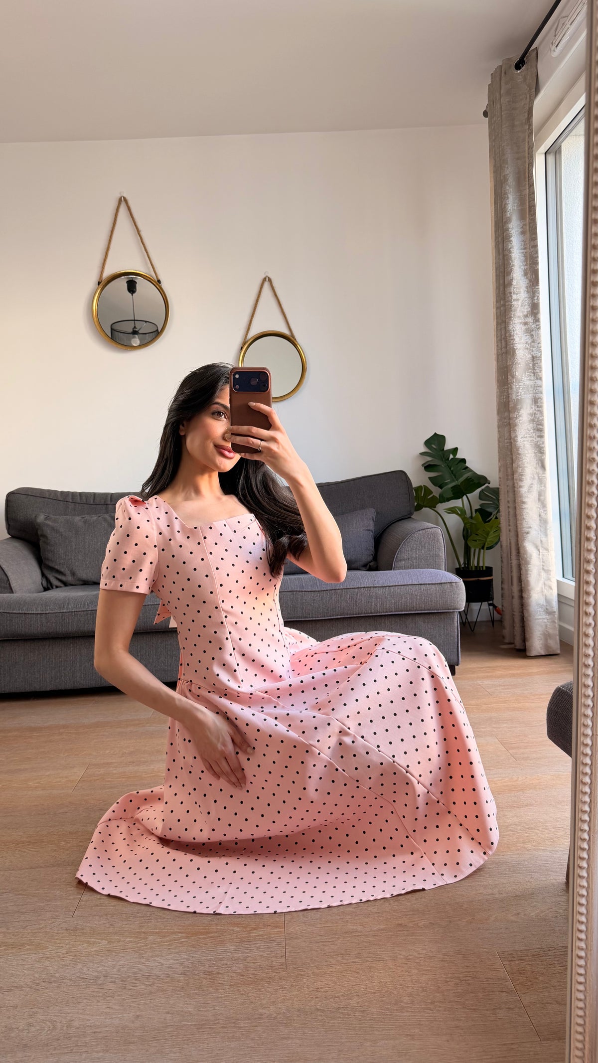 Robe Rose Élégante à Pois Noirs