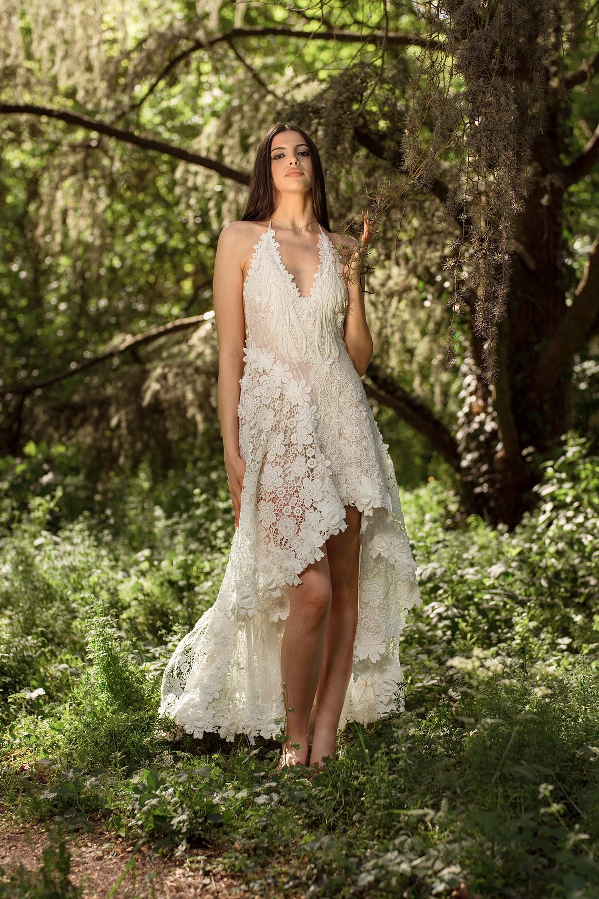Robe en dentelle blanche asymétrique