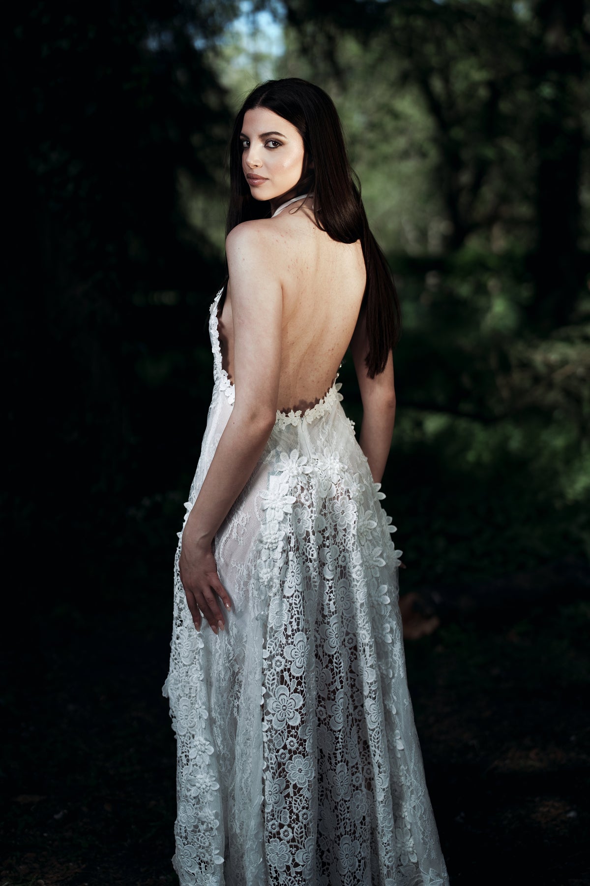 Robe en dentelle blanche asymétrique