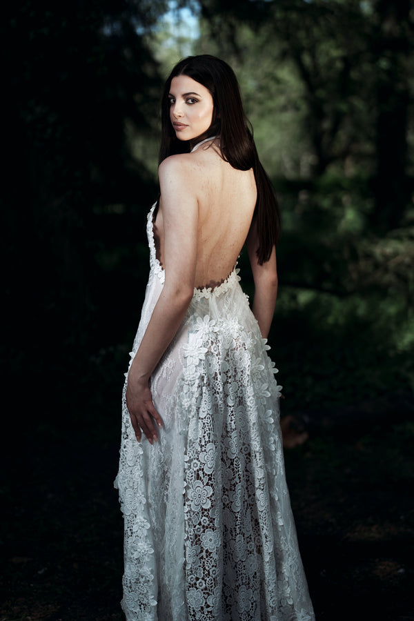 Robe en dentelle blanche asymétrique