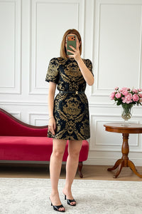 Robe Courte Noir & Or Élégance